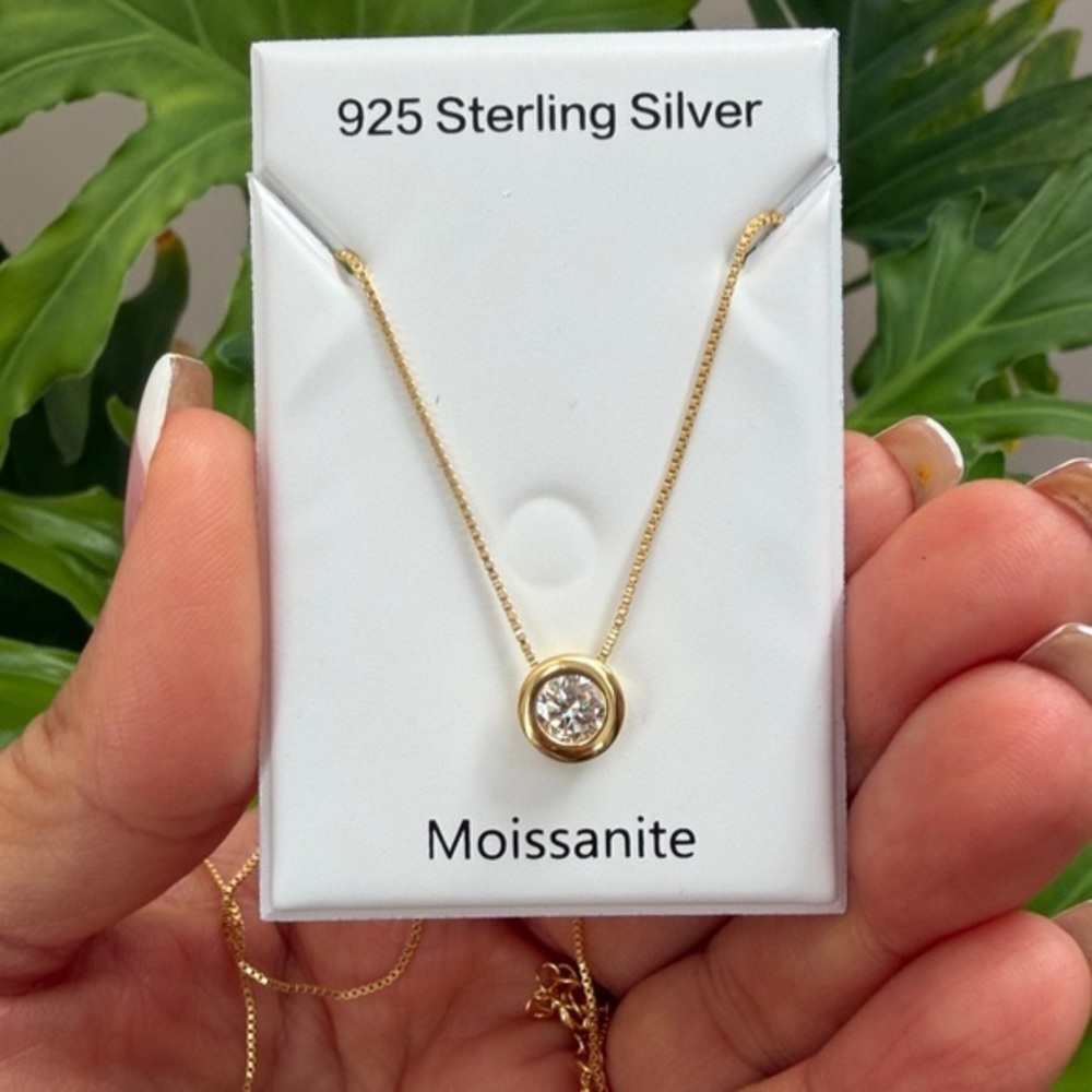 New 1ct Round Moissanite Gold plated over Sterling Silver Necklace VVS1 color D